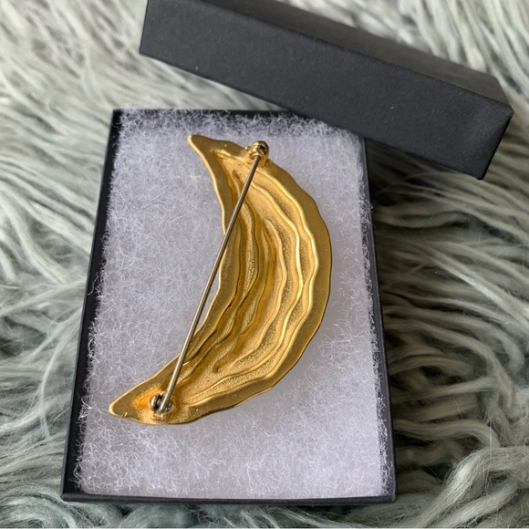 Vintage Crescent Moon Shaped Brooch - Picture 3 of 7